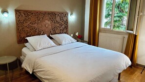 3 bedrooms, iron/ironing board, travel crib, free WiFi - 2 Storey House with garden, central Bergerac, spacious and bright. Parking privé (Bergerac)