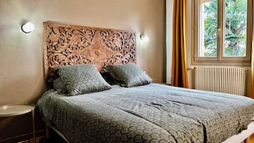 3 slaapkamers, een strijkplank/strijkijzer, reisbedje, gratis wifi