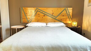 3 bedrooms, iron/ironing board, travel crib, free WiFi