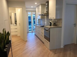 Refrigerador, horno, parrilla de estufa y lavavajillas 