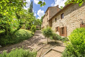 Property grounds - Casa Torre between Umbria and Tuscany (Umbria)
