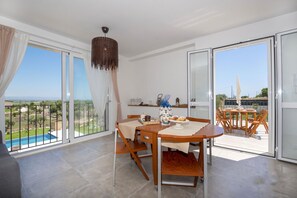 Villa | Matsal