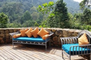 Terrace/patio - Engagi Lodge (Entebbe)