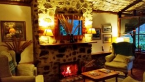 Lounge - Engagi Lodge (Entebbe)