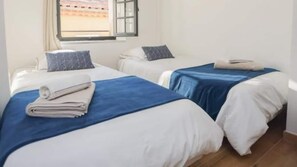2 Schlafzimmer, Reisekinderbett, kostenloses WLAN, Bettwäsche