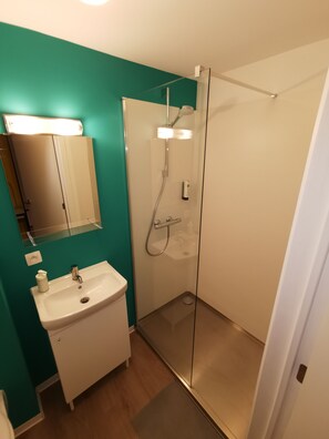 Comfort Double Room | Bathroom shower - Ooostel 2BE Brussel (Brussels)