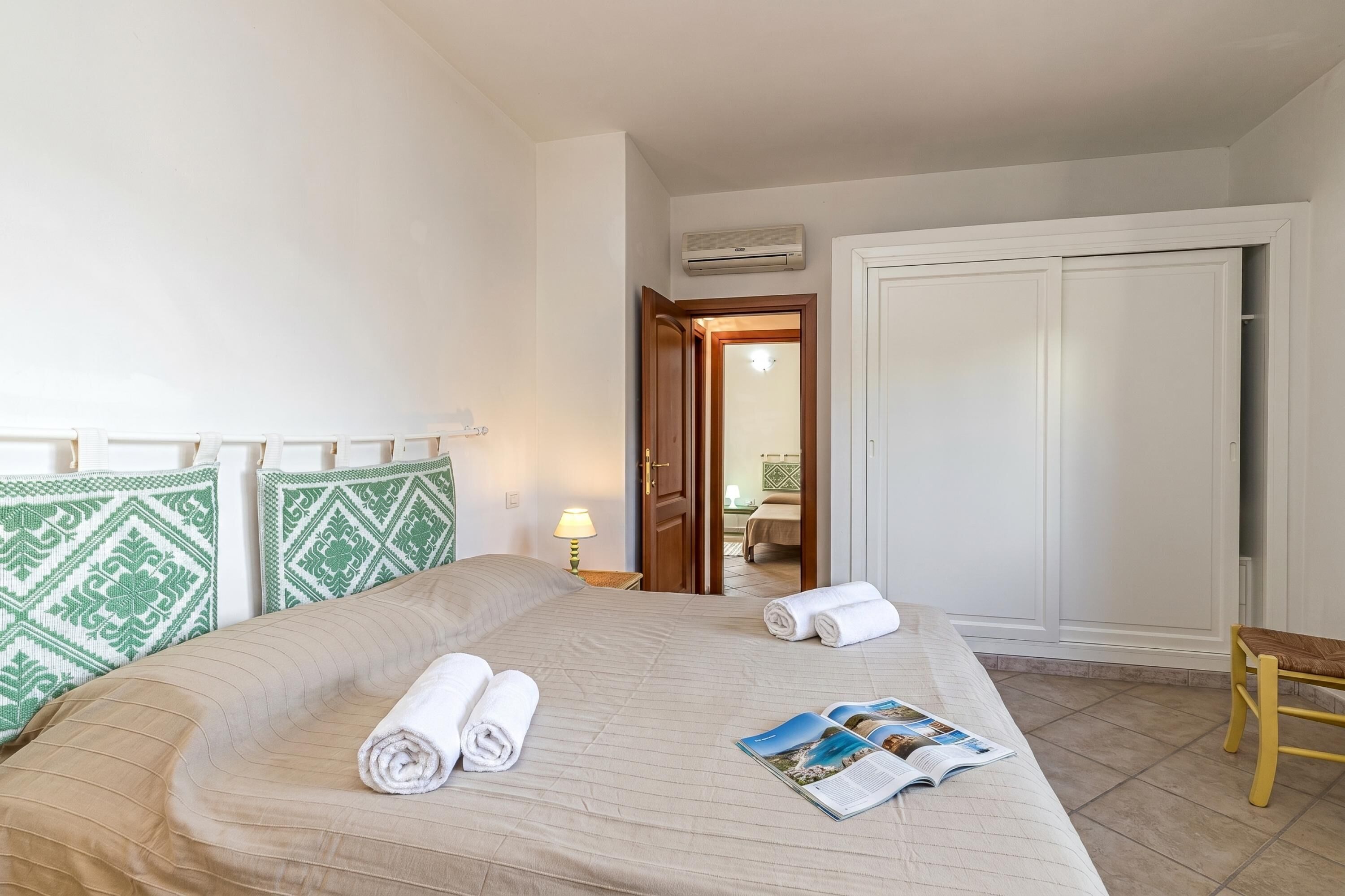3 bedrooms, iron/ironing board, bed sheets