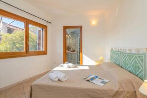 Family Villa, Multiple Bedrooms (Villetta Franca 100m From The Beach) | 3 bedrooms, iron/ironing board, bed sheets - Villetta Franca 100m From The Beach (Golfo Aranci)