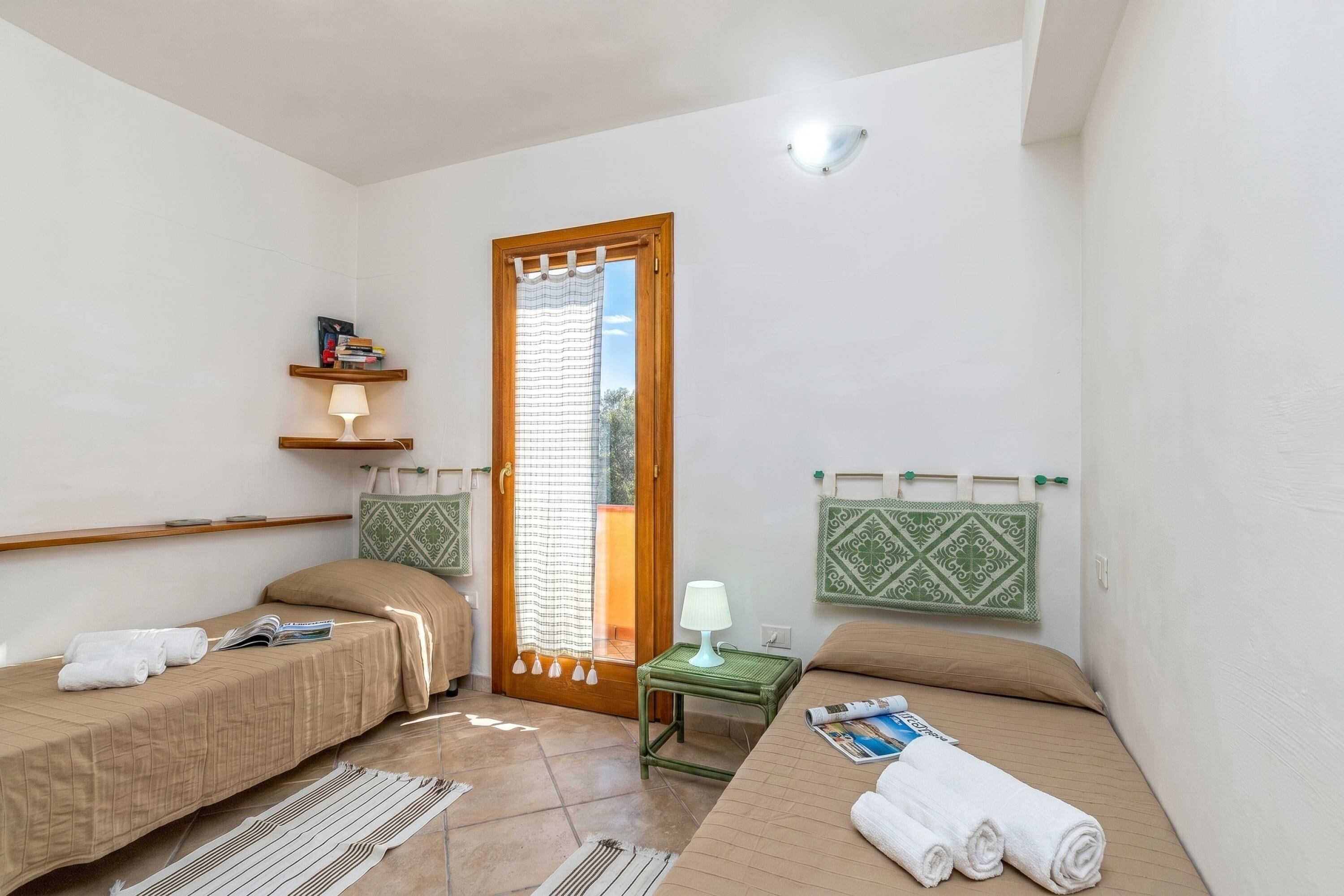 3 bedrooms, iron/ironing board, bed sheets