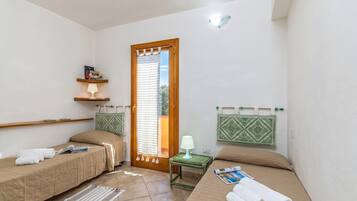 3 bedrooms, iron/ironing board, bed sheets
