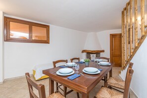 Vila família, vários quartos (Villetta Franca 100m From The Beach) | Opções para refeição