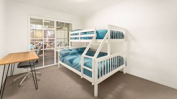 3 bedrooms, iron/ironing board, travel cot, Internet