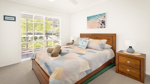 3 bedrooms, iron/ironing board, travel cot, Internet