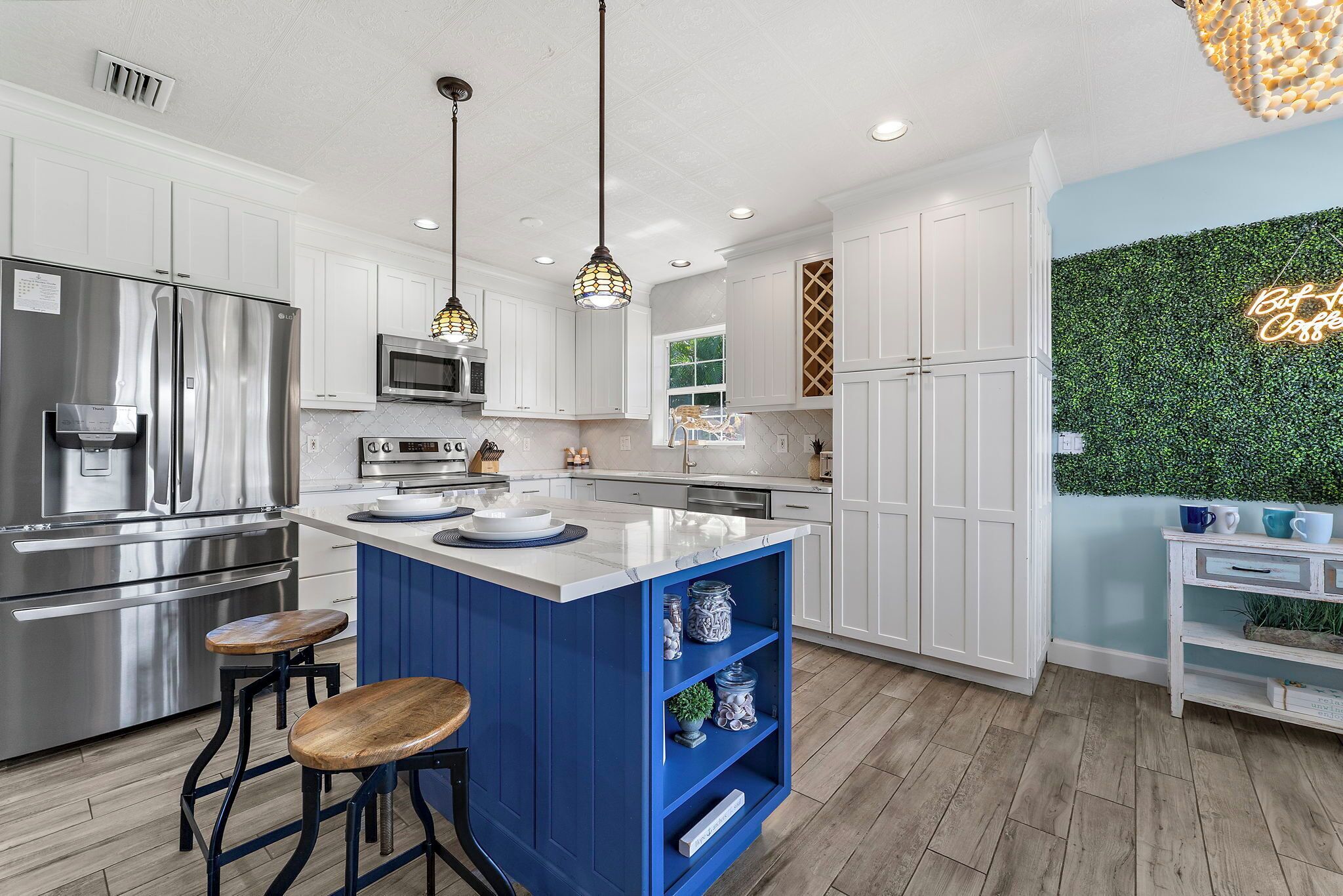 ثلاجة، ميكروويف، فرن، غسالة أطباق