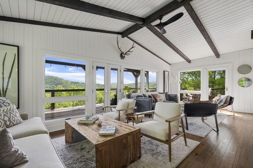 High Noon: Modern Mountaintop Home w 2 Covered Porches, FIrepit | Walk to Town