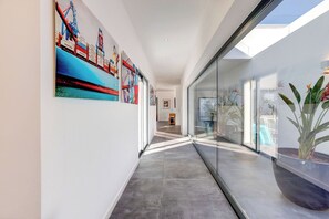 Interior - Casa Blanca Magnificent Villa With Modern Design, walking distance to beach (Carvoeiro)