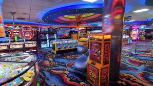 A brightly lit arcade with various gaming machines and a colorful carpet. - Caravan -chapel, Skegness With Decking From March (Skegness)