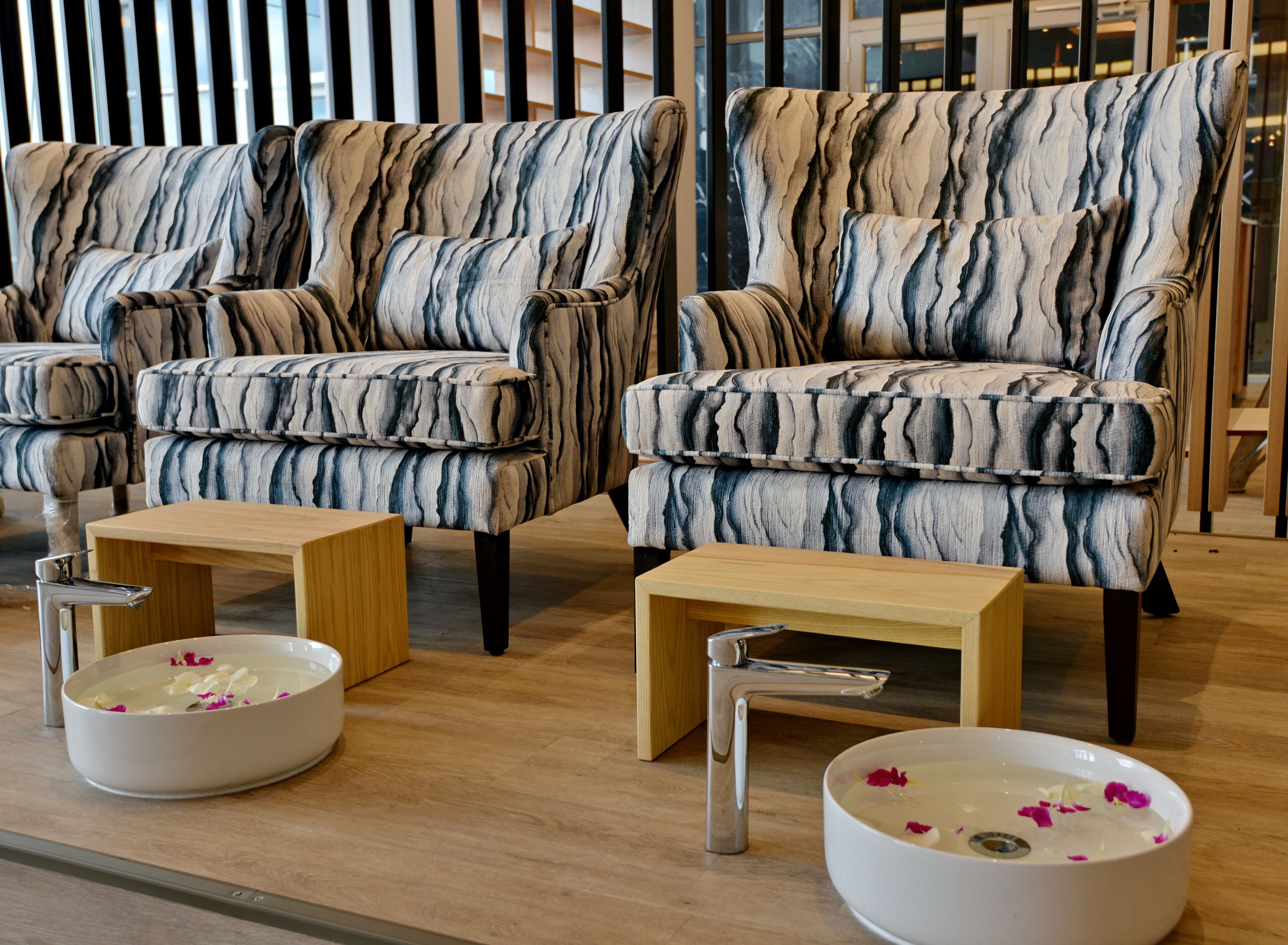 couples treatment room(s), deep-tissue massages, massages