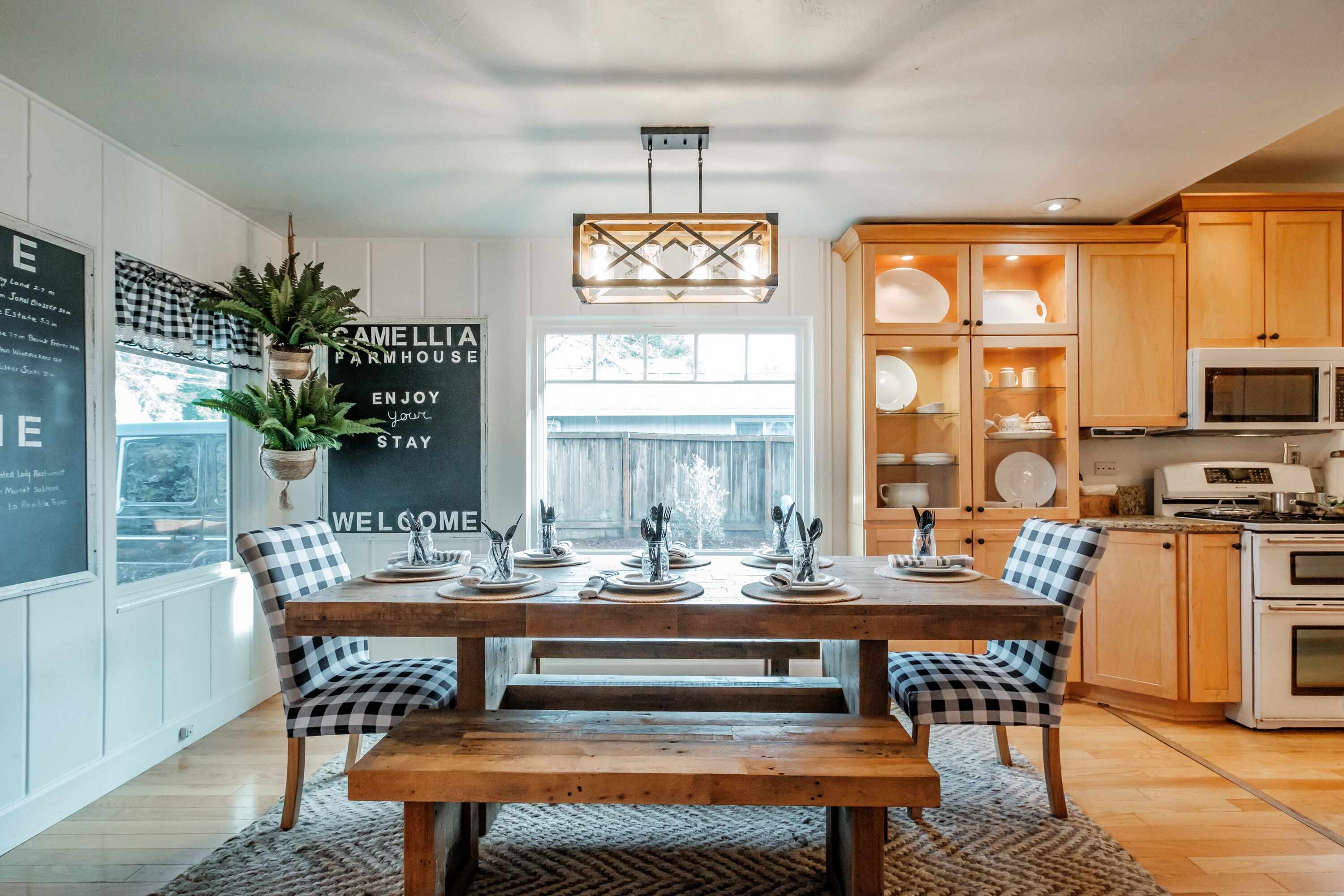 Your Wine Area Escape! Spa for 10, Firepit/Fireplaces, Speakeasy & Chefs Kitchen