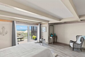 3 bedrooms, desk, iron/ironing board, travel cot