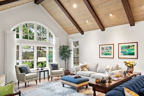 TV, fireplace, offices