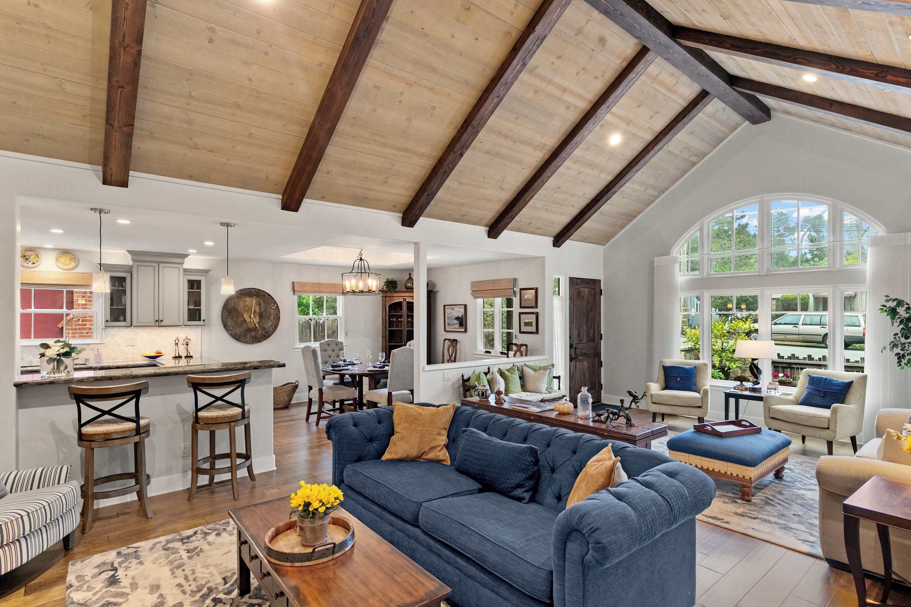 TV, fireplace, offices