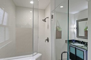 Shower, hair dryer, towels - Pacific Serenade: Brand New Remodel (Carmel-by-the-Sea)