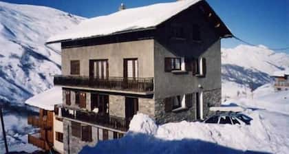 Wifi, Ă  100m des pistes de ski, parking, tĂ©lĂ©vision, casier Ă  ski, 90mÂČ, Les Menuires