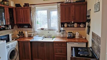 Casa rural | Cuina privada | Frigorífic, microones, forn i placa de cuina