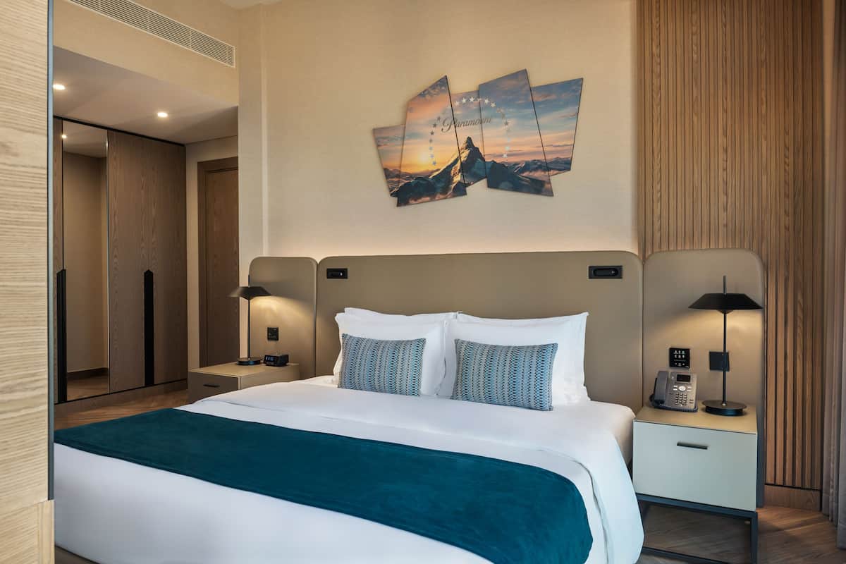 Egyptian cotton sheets, premium bedding, memory-foam beds, in-room safe