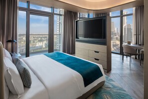 Egyptian cotton sheets, premium bedding, memory-foam beds, in-room safe - Paramount Hotel Midtown (Dubai)
