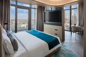 Paramount Suite | 埃及棉床单、高档床上用品、记忆海绵床垫、客房内保险箱