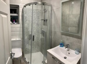 Apartment | Bathroom | Shower, towels