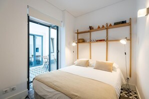 Standard Apartment | Hypo-allergenic bedding, individually decorated, blackout curtains - Villa Graça - Hostels and Apartments (Santarém)
