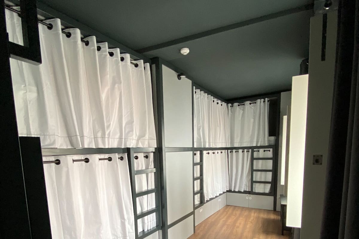 Hypo-allergenic bedding available, blackout drapes