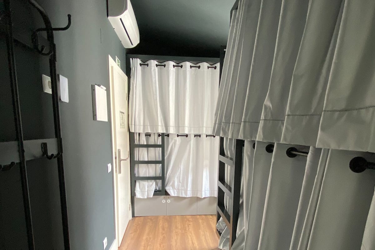 Hypo-allergenic bedding available, blackout drapes