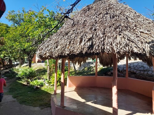 My little house is 5 minutes from the beach and the beautiful Duck River