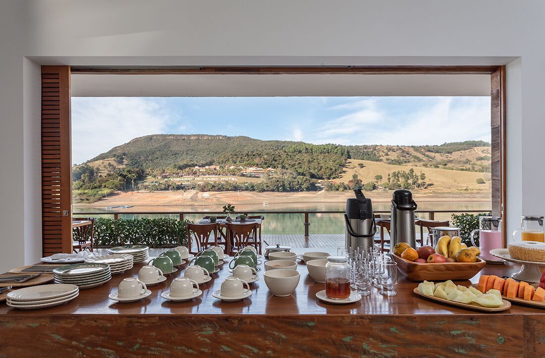 Café da manhã com buffet grátis nos fins de semana