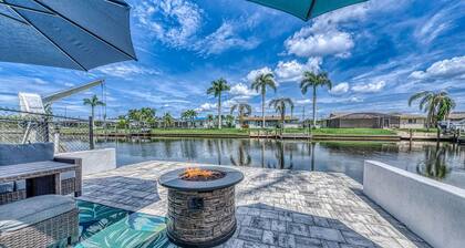 Cape Coral Paradise Waterfront Getaway with heated Pool