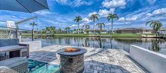 Cape Coral Paradise Waterfront MicroResort with heated Salt Pool Free EV Charge!