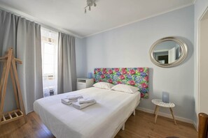 Fer et planche à repasser, lit parapluie, Wi-Fi, draps fournis