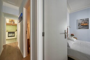 Iron/ironing board, travel crib, WiFi, bed sheets