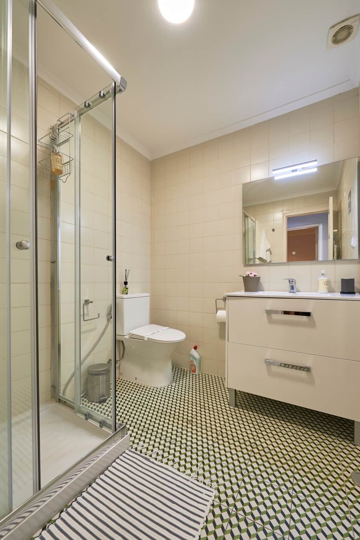 Hair dryer, towels