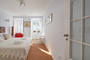 4 chambres, fer et planche à repasser, lit de bébé portatif, Wi-Fi