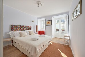 4 bedrooms, iron/ironing board, travel crib, WiFi - NEW! Amazing Terrace and Riverview in Historical Lisbon (Lisbon)