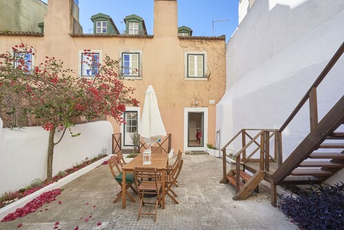 NEW! Amazing Terrace and Riverview in Historical Lisbon