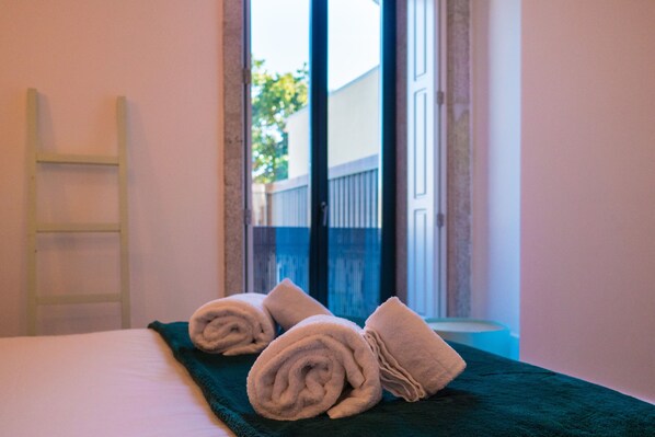 1 Schlafzimmer, Schreibtisch, Bügeleisen/Bügelbrett, Reisekinderbett