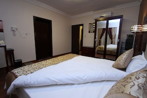 Memory-foam beds, blackout curtains, iron/ironing board, free WiFi - Nuzol Tala Serviced Apartments (Al Khafji)