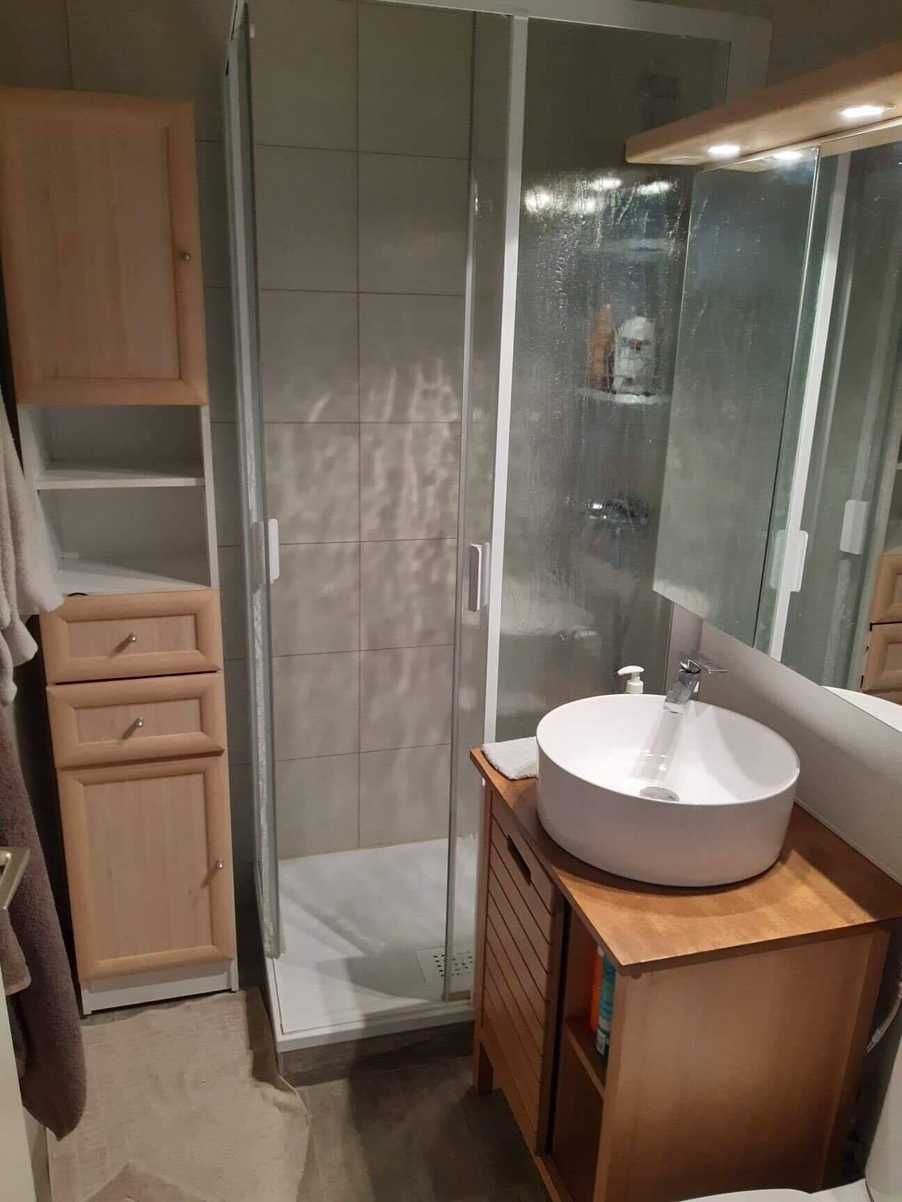 Suihku, hiustenkuivaaja