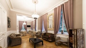 100-cm flat-screen TV with digital channels, TV - Domaine les tilleuls (Wailly-Beaucamp)